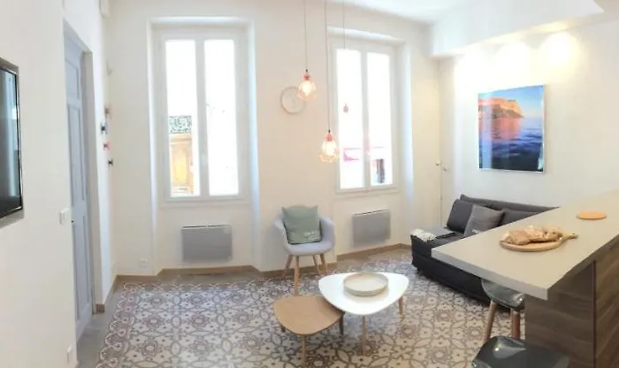 Au Coeur De Cassis